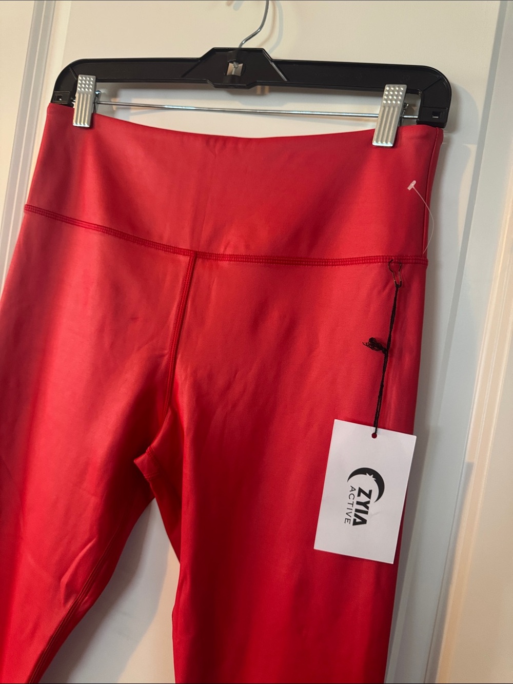 Zyia Active Woman's Light N Tight Leggings Sz lg Red Metallic Hi-Rise 7/8 - Picture 2 of 4